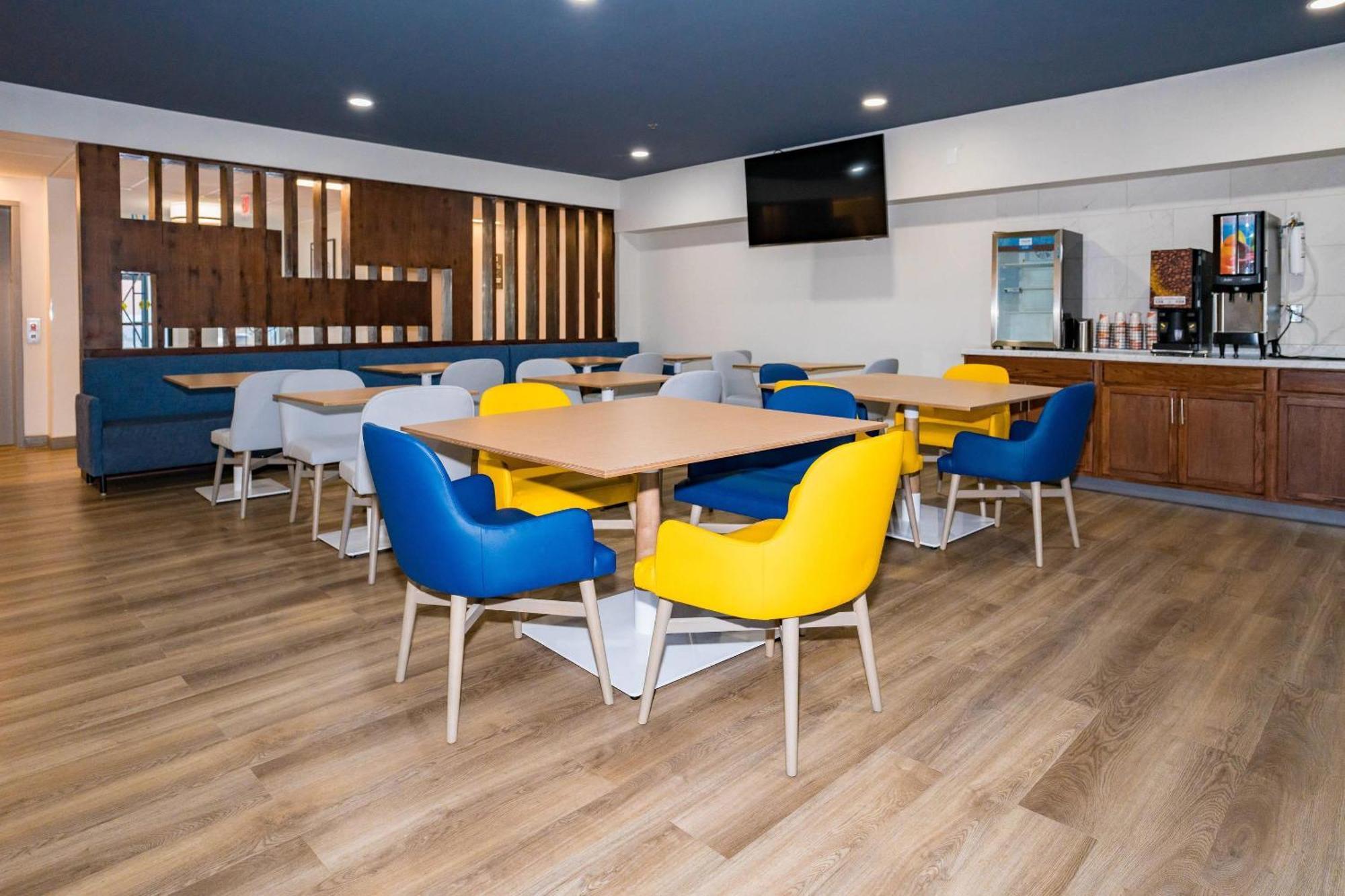 Comfort Inn & Suites River City Decatur Buitenkant foto
