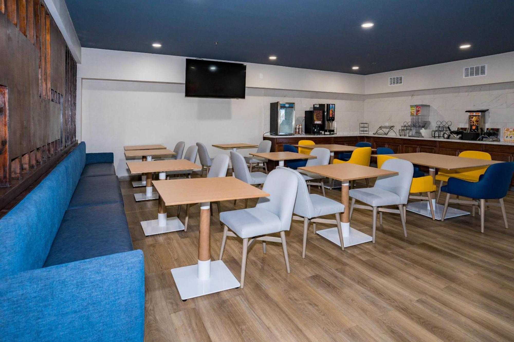 Comfort Inn & Suites River City Decatur Buitenkant foto