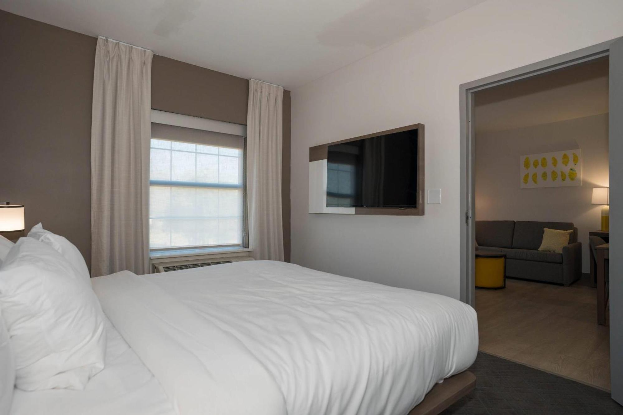 Comfort Inn & Suites River City Decatur Buitenkant foto